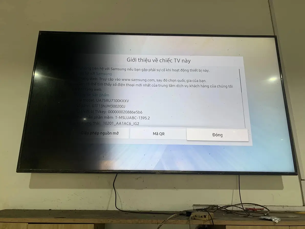 Hiện Tượng Tivi Samsung 75RU7100 Bị Tối Góc Màn Hình bên Trái
